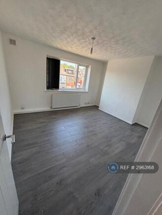 2 bed Flat to rent Image 6