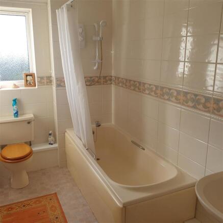 BATHROOM/W.C