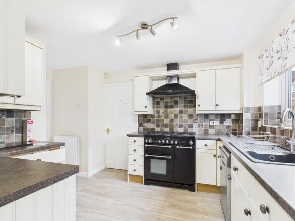 CAM03582G0-PR0136...