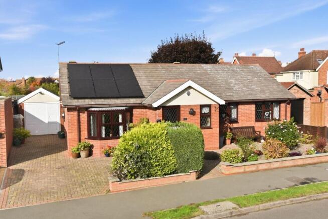3-bed detached on Queensway, Bidford-on-Avon, Alcester, £380,000