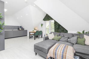 Flat 7, 43 Fair Oak House, Kingswood Lane, Warlingham CR6 9FG