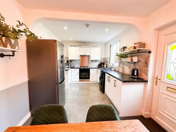 KITCHEN DINING ROOM