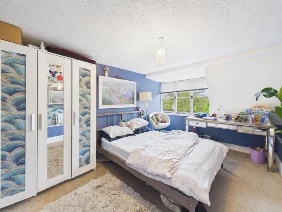 3 - Top Floor Flat in Clifton for Auction.jpg