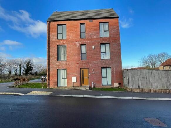 4 bed Link Detached House to rent Image 10