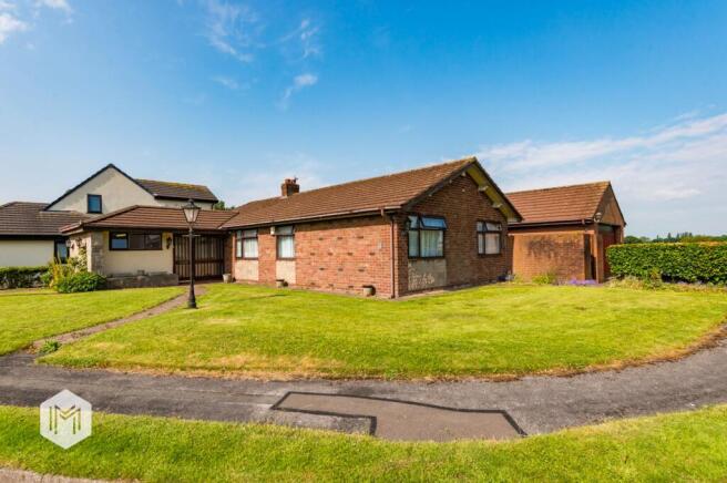 4-bed detached on Waltham Avenue, Glazebury, WA3, £375,000