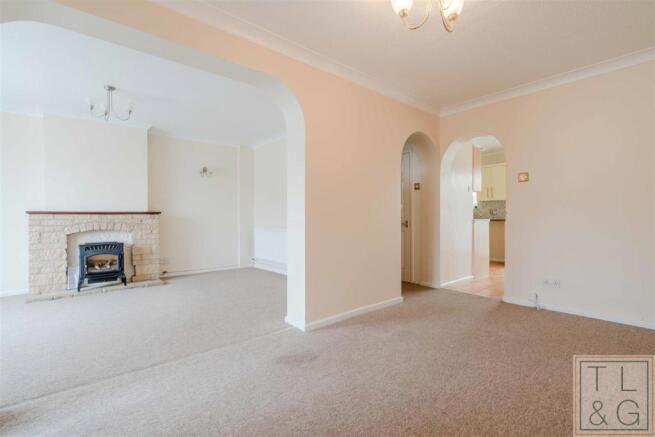 74 Chestnut Close-1.jpg