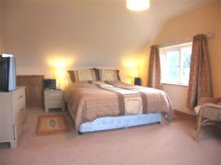 MAIN BEDROOM
