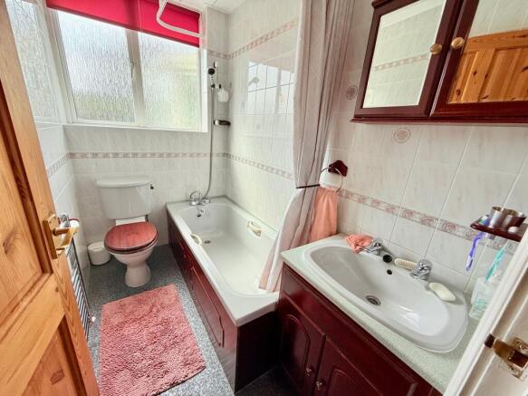 3 bed Bungalow to rent Image 11