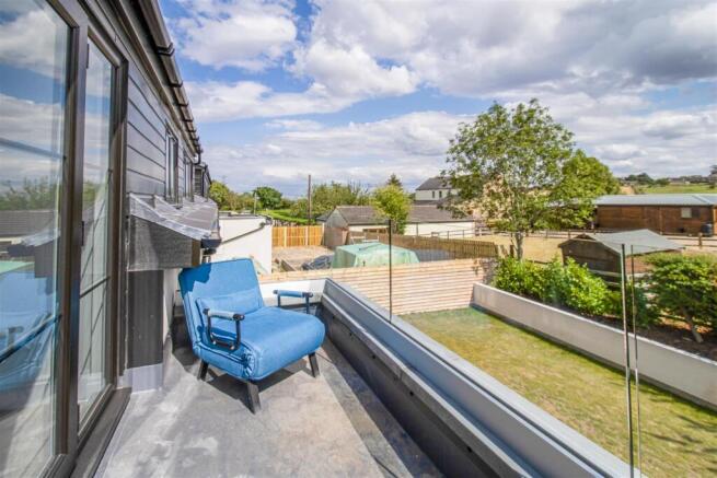5 bed Semi-Detached for sale Image 10