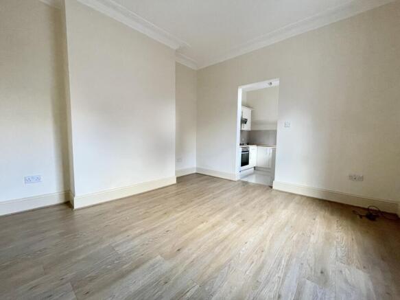 3 bed House to rent Image 6