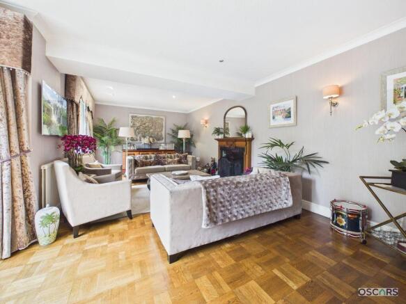 6 bed Detached for sale Image 10