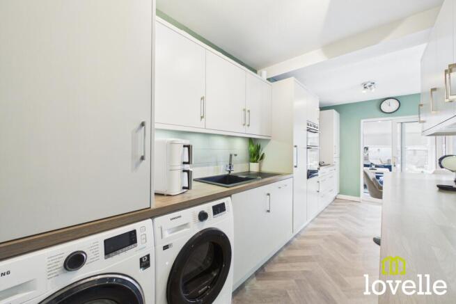 3 bed Semi-Detached for sale Image 8