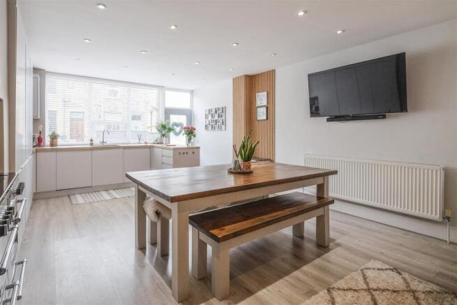 3 bed Terraced for sale Image 7