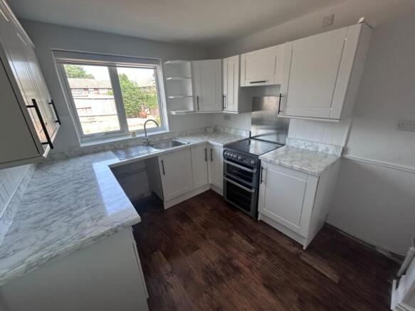 3 bed Semi-Detached to rent Image 7