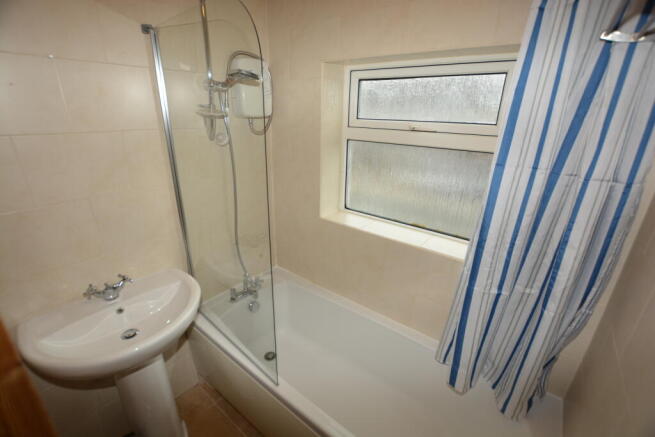 3 bed Semi-Detached to rent Image 11