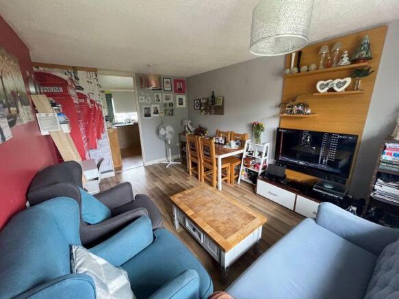 Lounge/Dining ...