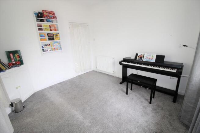 Dining room/bedroom