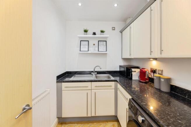 4 bed Town House for sale Image 8