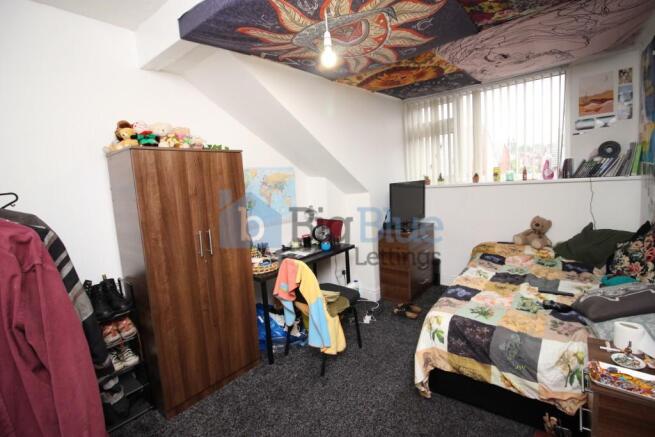 4 bed Terraced to rent Image 12