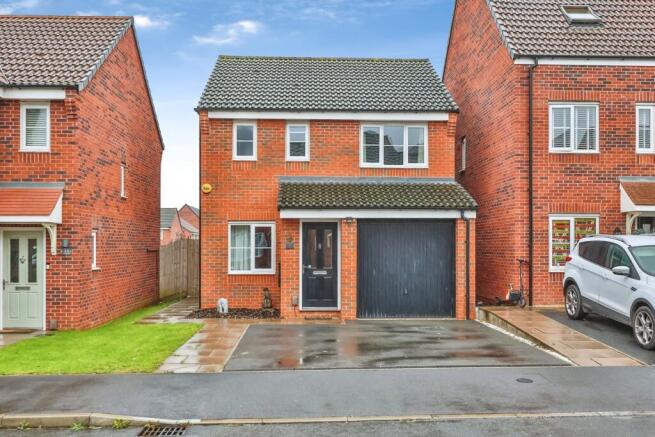 3-bed detached on Spitfire Way, Hucknall, Nottingham, Nottinghamshire, NG15, £260,000