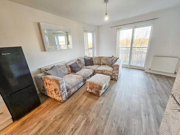 LOUNGE/KITCHEN