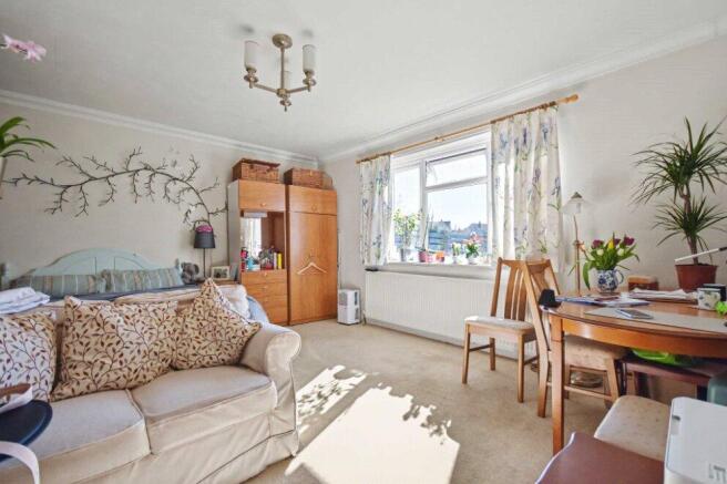 Weydon Hill Road, Farnham, Surrey, GU9 photo 3