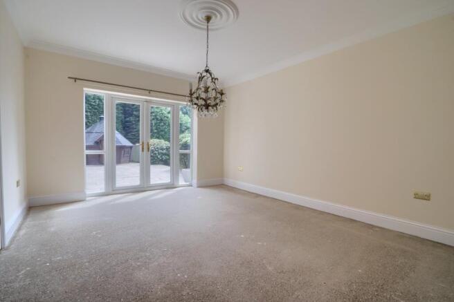 5 bed Detached for sale Image 8