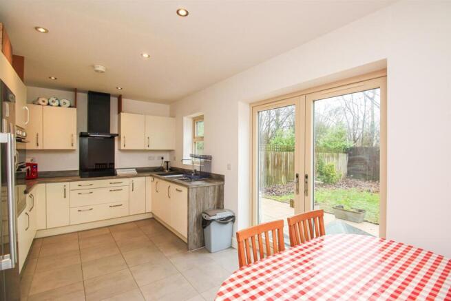 KITCHEN DINER