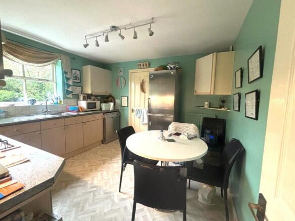 KITCHEN/BREAKFAST ROOM