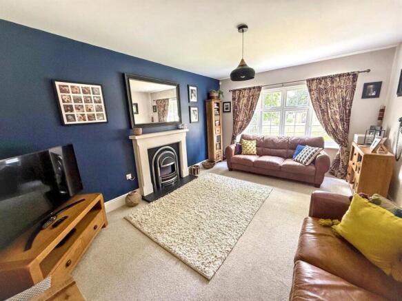4 bed Detached for sale Image 4