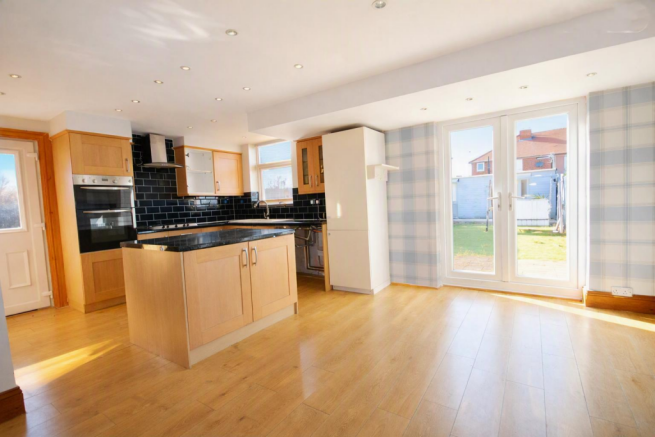 3 bed Semi-Detached for sale Image 4