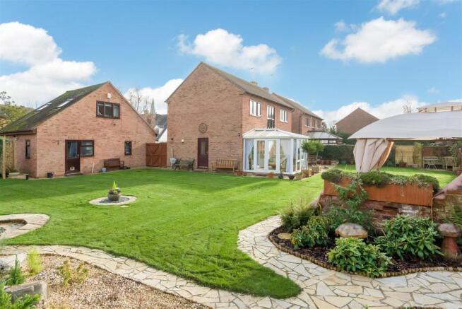 4 Walnut Close-6.jpg