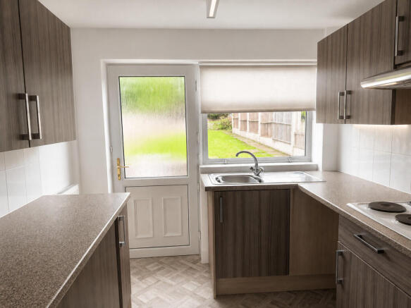 2 bed Terraced to rent Image 6