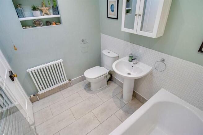BATHROOM/W.C.