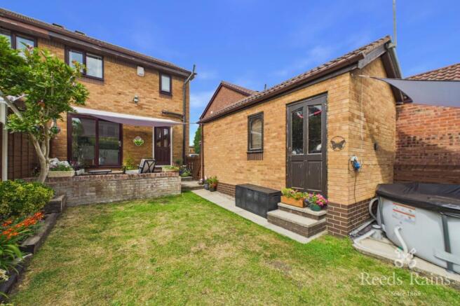 3 bed Semi-Detached for sale Image 6