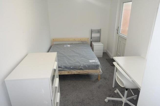 4 bed Terraced to rent Image 5