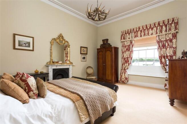 6 bed Detached for sale Image 12