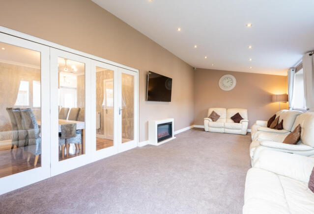 Rear Living room 
