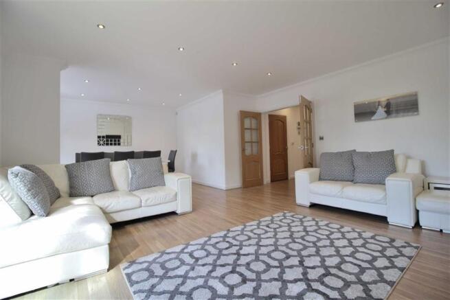LIVING/DINING ROOM