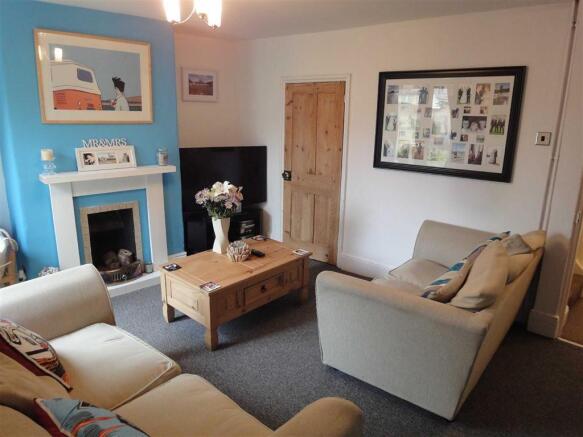 LOUNGE: