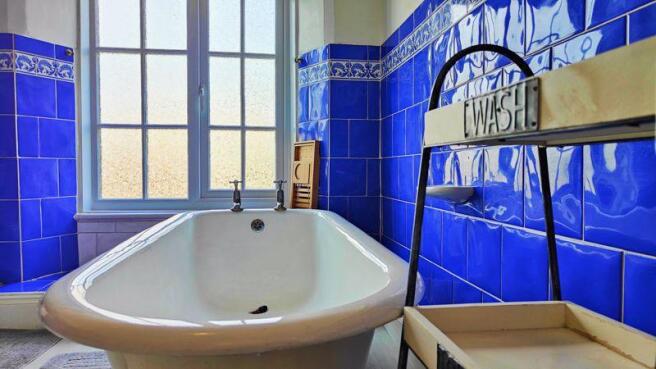 Roll Top Bath
