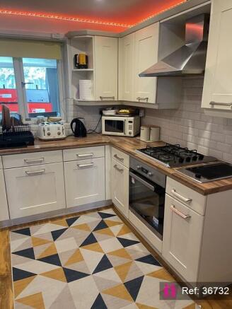 4 bed Semi-Detached for sale Image 10