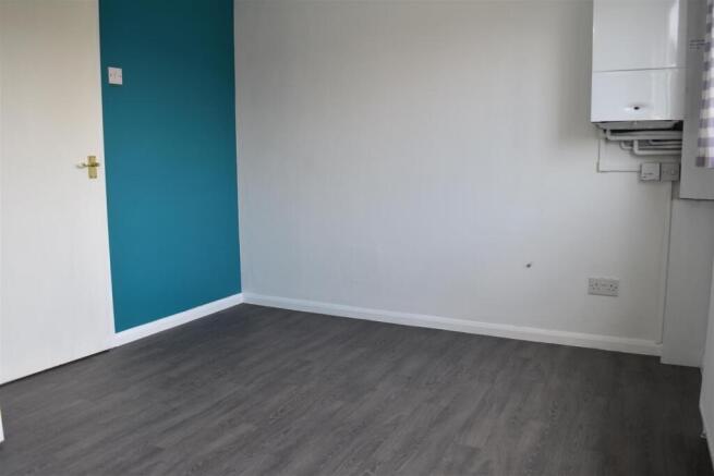 2 bed Semi-Detached to rent Image 7