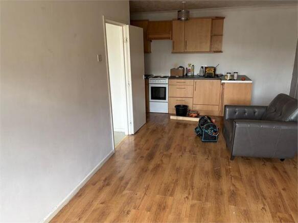 LOUNGE & KITCHEN