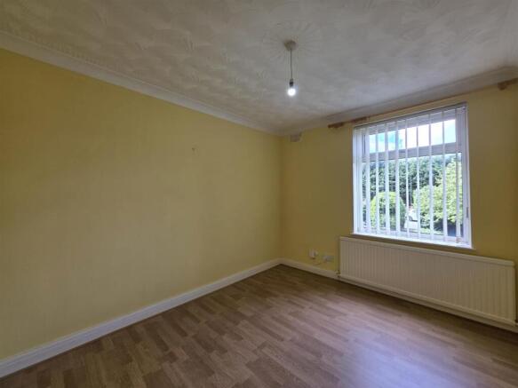 2 bed Apartment to rent Image 10