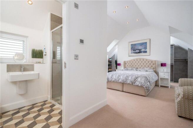 5 bed Detached for sale Image 7