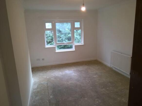 1 bed Ground Flat to rent Image 6