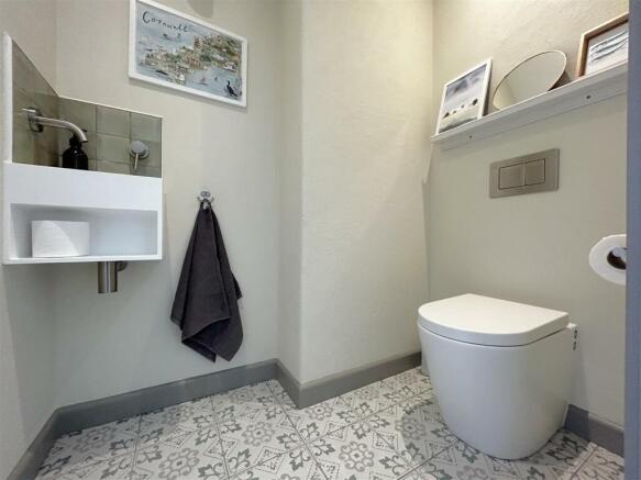 CLOAKROOM WC.jpeg