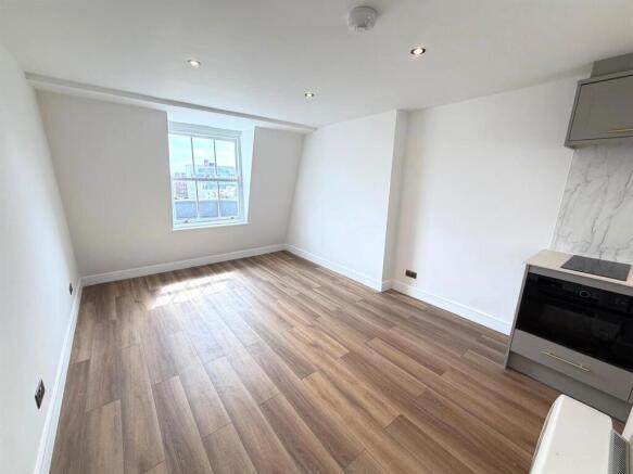 Lounge 3.jpg