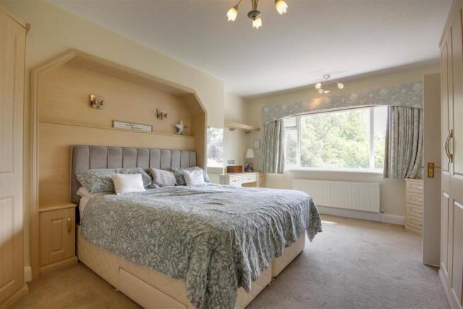 4 bed Semi-Detached for sale Image 11